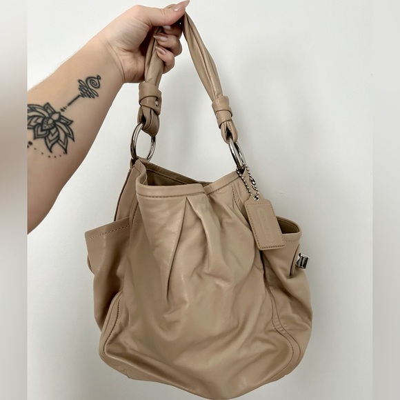 Coach Handbags - *FINAL PRICE* COACH Parker Hobo Bag 👜 Tan